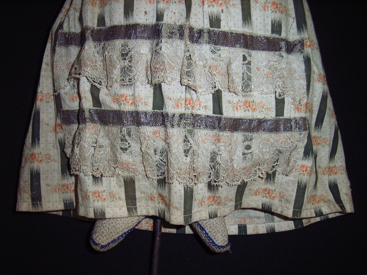 Particolare della gonna dopo il restauro